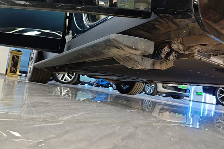Used Lynk & Co 900 2025 2.0T Ultra Right Side Sill