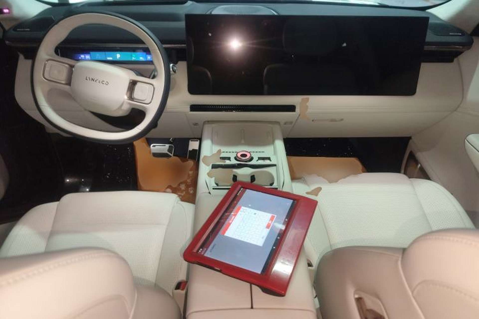 Used Lynk & Co 900 2025 2.0T Ultra Center Console