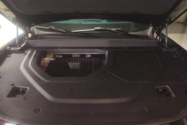 Used Lynk & Co 900 2025 2.0T Ultra Engine Bay