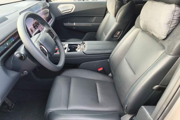 Used Lynk & Co 900 2025 2.0T Ultra Left Front Seat