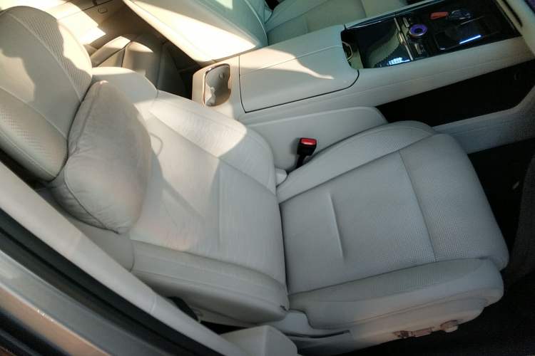 Used Lynk & Co 900 2025 1.5T Ultra Right Front Seat