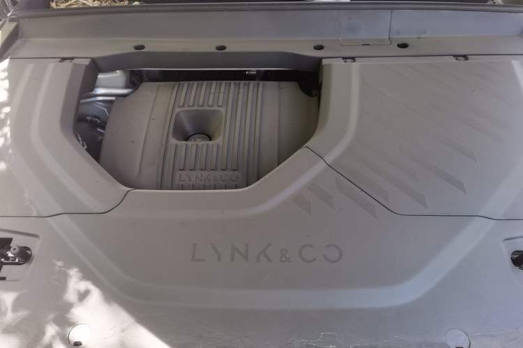 Used Lynk & Co 900 2025 2.0T Ultra Engine Bay