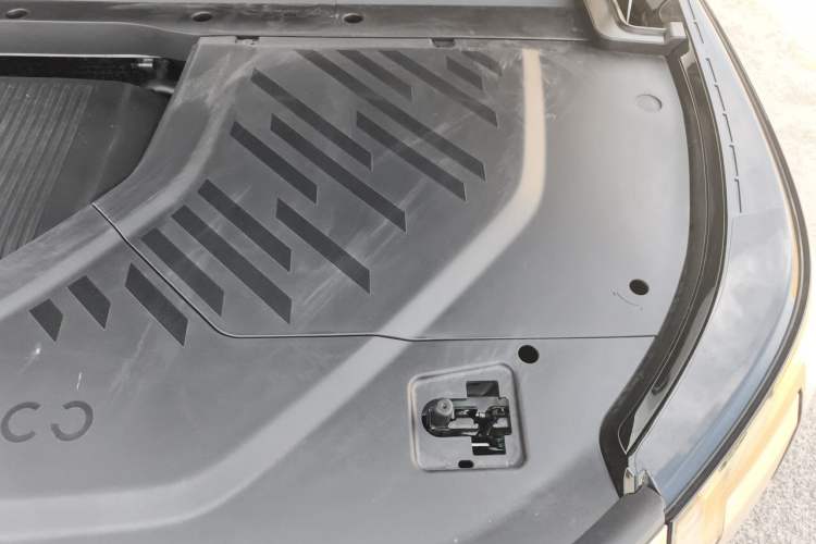 Used Lynk & Co 900 2025 1.5T Ultra Engine Bay Left