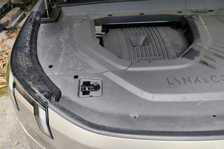 Used Lynk & Co 900 2025 2.0T Ultra Engine Bay Right