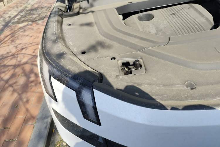Used Lynk & Co 900 2025 1.5T Ultra Engine Bay Right