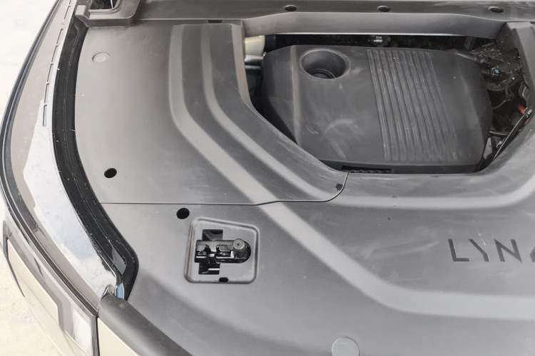 Used Lynk & Co 900 2025 1.5T Ultra Engine Bay Right