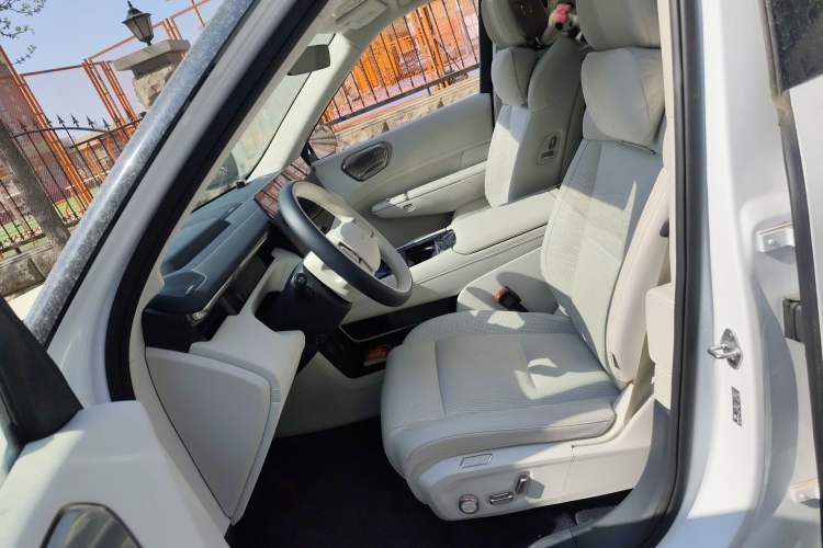 Used Lynk & Co 900 2025 1.5T Ultra Left Front Seat