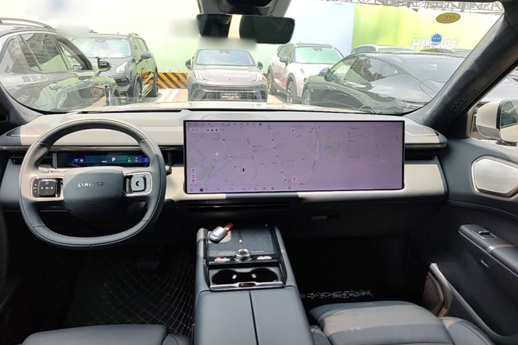 Used Lynk & Co 900 2025 2.0T Ultra Center Console