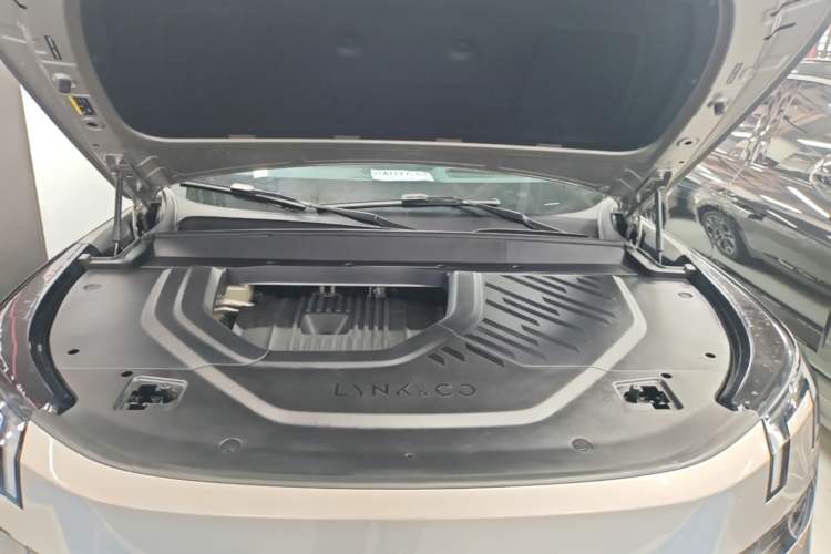 Used Lynk & Co 900 2025 2.0T Ultra Engine Bay