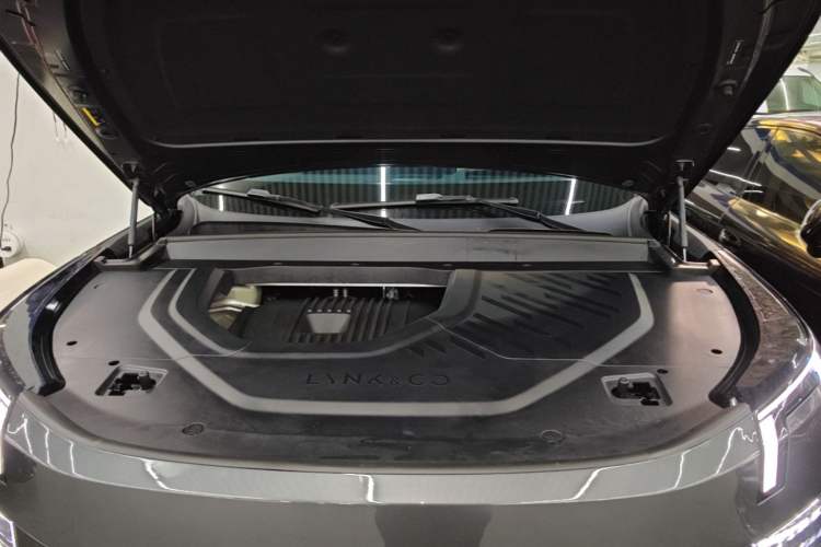 Used Lynk & Co 900 2025 2.0T Ultra Engine Bay