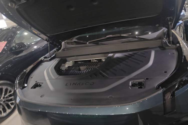 Used Lynk & Co 900 2025 2.0T Exploration Edition Engine Bay
