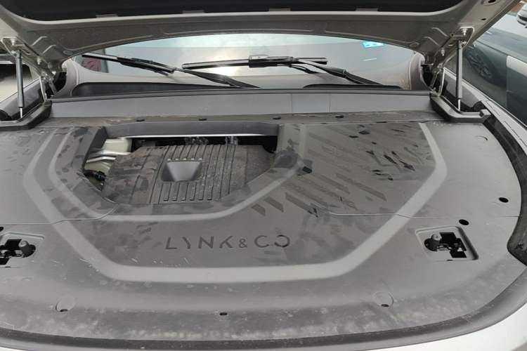Used Lynk & Co 900 2025 2.0T Ultra Engine Bay