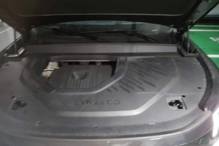 Used Lynk & Co 900 2025 2.0T Ultra Engine Bay