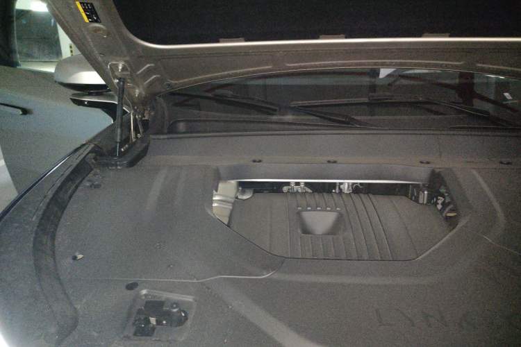 Used Lynk & Co 900 2025 2.0T Ultra Engine Bay Right