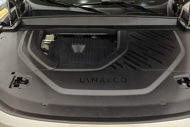 Used Lynk & Co 900 2025 2.0T Ultra Engine Bay