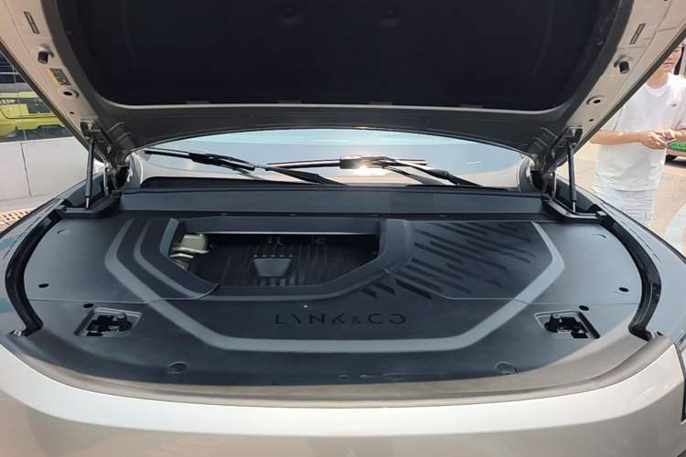 Used Lynk & Co 900 2025 2.0T Ultra Engine Bay