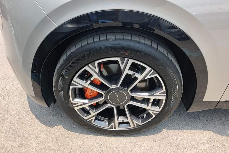 Used Lynk & Co 900 2025 2.0T Ultra Exterior 4