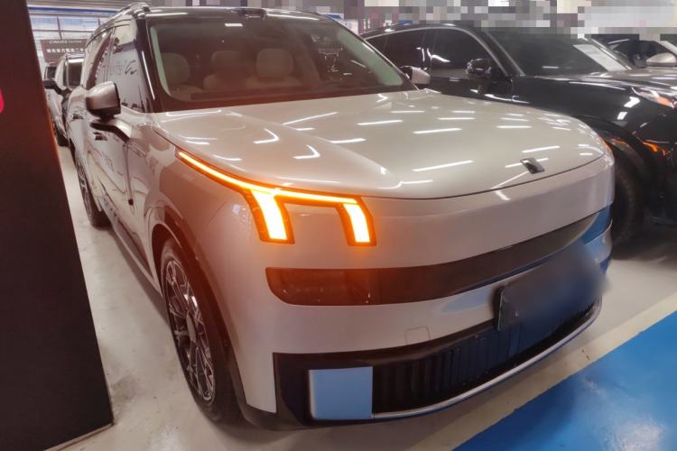 Used Lynk & Co 900 2025 1.5T Ultra Front Right 45 Deg