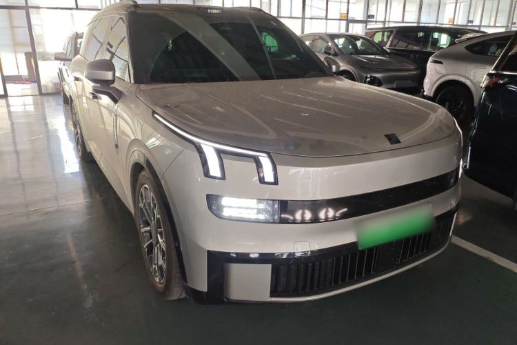 Used Lynk & Co 900 2025 1.5T Ultra Front Right 45 Deg
