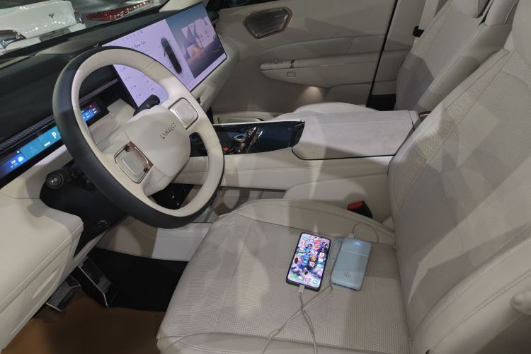Used Lynk & Co 900 2025 2.0T Exploration Edition Left Front Seat