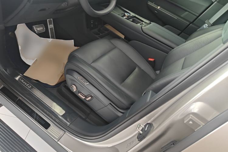 Used Lynk & Co 900 2025 2.0T Exploration Edition Left Front Seat