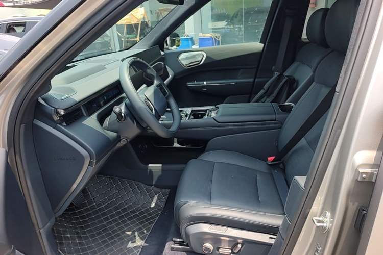 Used Lynk & Co 900 2025 2.0T Ultra Left Front Seat