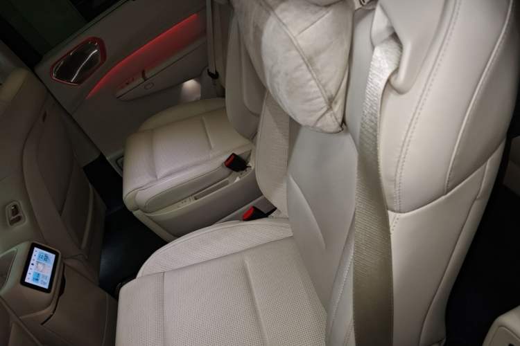 Used Lynk & Co 900 2025 2.0T Ultra Left Rear Seat