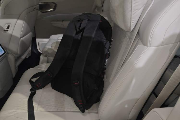 Used Lynk & Co 900 2025 2.0T Exploration Edition Left Rear Seat