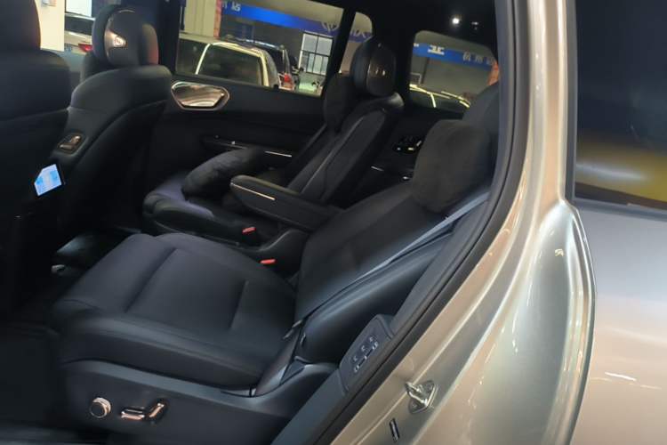 Used Lynk & Co 900 2025 2.0T Ultra Left Rear Seat