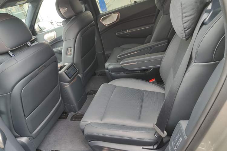 Used Lynk & Co 900 2025 2.0T Ultra Left Rear Seat