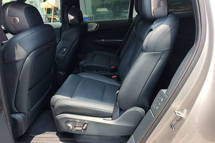 Used Lynk & Co 900 2025 2.0T Ultra Left Rear Seat