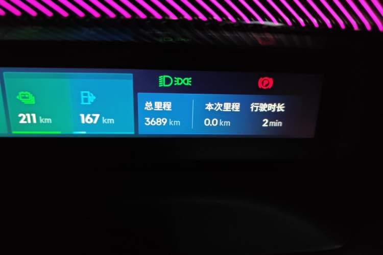 Used Lynk & Co 900 2025 2.0T Ultra Odometer Close Up
