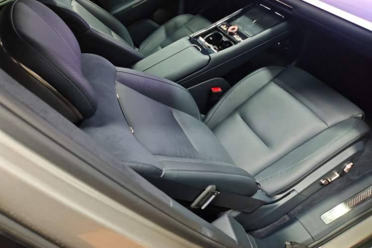 Used Lynk & Co 900 2025 2.0T Ultra Right Front Seat