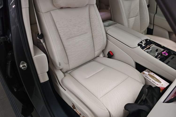 Used Lynk & Co 900 2025 2.0T Ultra Right Front Seat