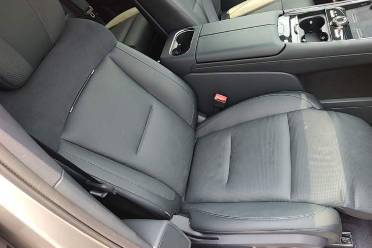Used Lynk & Co 900 2025 2.0T Ultra Right Front Seat