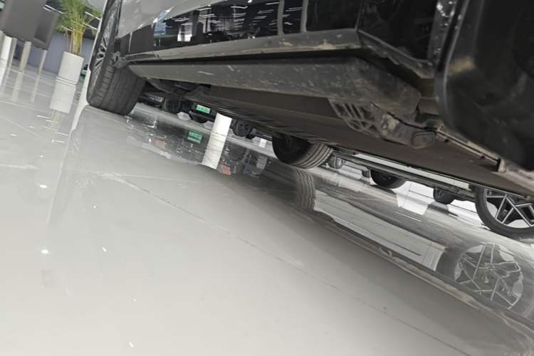 Used Lynk & Co 900 2025 2.0T Exploration Edition Right Side Sill