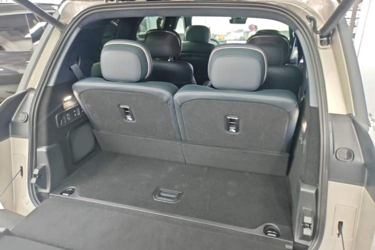 Used Lynk & Co 900 2025 2.0T Ultra Trunk