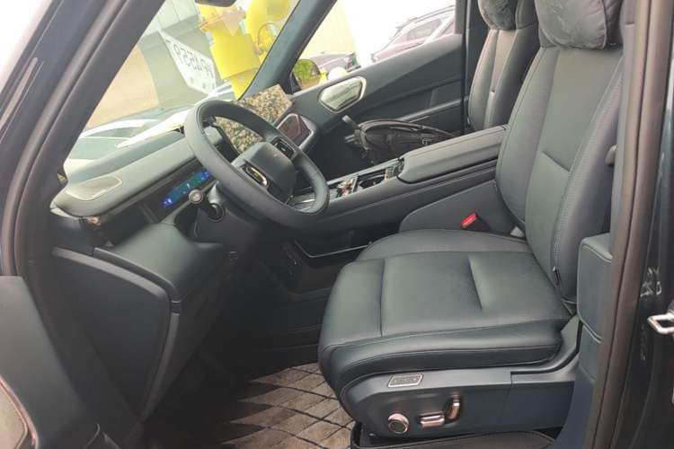 Used Lynk & Co 900 2025 2.0T Ultra Left Front Seat
