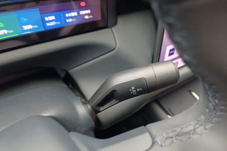 Used Lynk & Co 900 2025 2.0T Ultra Gear Lever