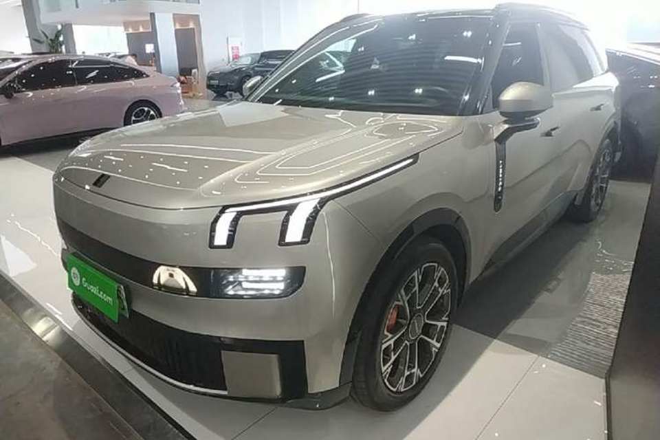 Lynk & Co 900 2025