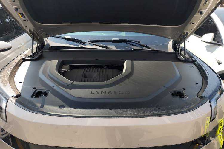Used Lynk & Co 900 2025 2.0T Ultra Engine Bay