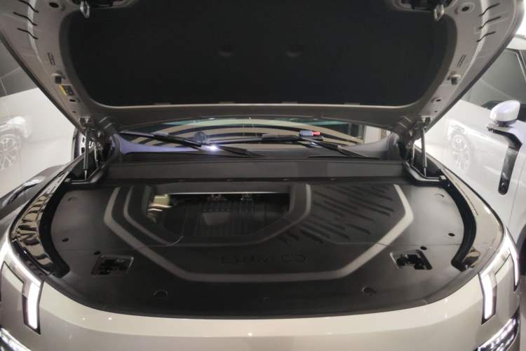 Used Lynk & Co 900 2025 2.0T Ultra Engine Bay