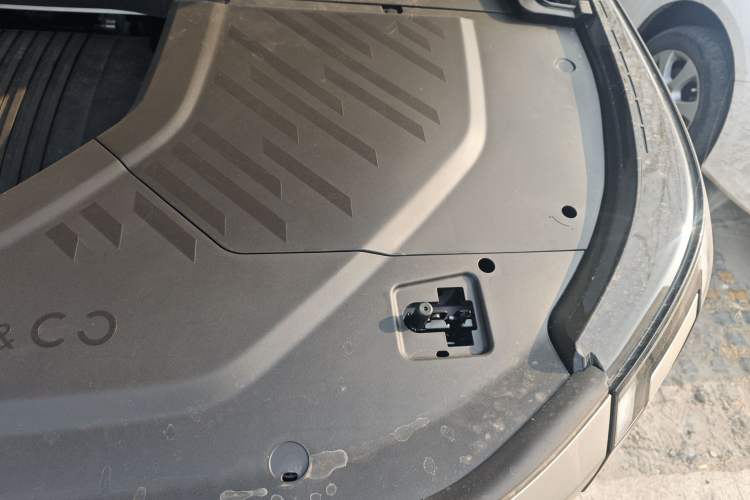 Used Lynk & Co 900 2025 2.0T Ultra Engine Bay Left