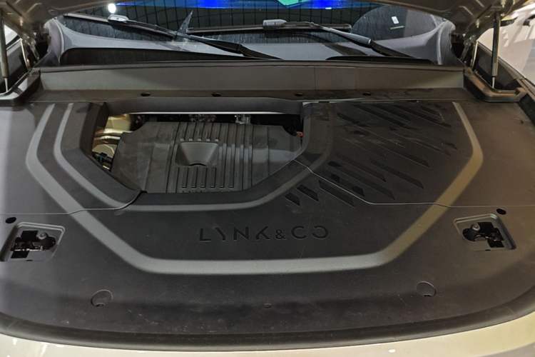 Used Lynk & Co 900 2025 2.0T Ultra Engine Bay