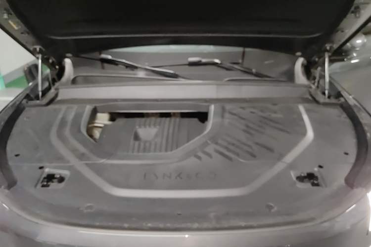 Used Lynk & Co 900 2025 2.0T Ultra Engine Bay