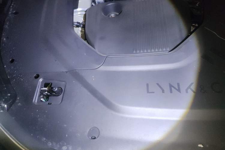 Used Lynk & Co 900 2025 1.5T Ultra Engine Bay Right