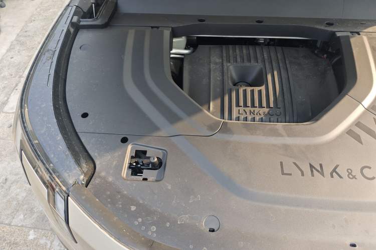 Used Lynk & Co 900 2025 2.0T Ultra Engine Bay Right
