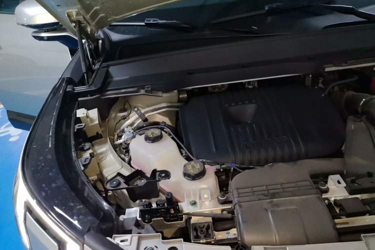 Used Lynk & Co 900 2025 2.0T Ultra Engine Bay Right