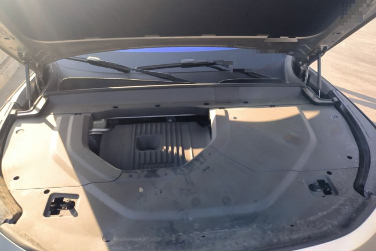Used Lynk & Co 900 2025 2.0T Exploration Edition Engine Bay