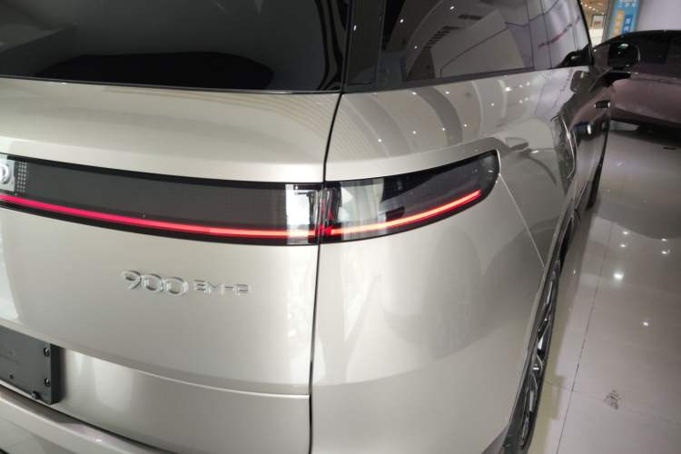 Used Lynk & Co 900 2025 2.0T Ultra Exterior 3